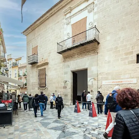 New -shared Pool & Solarium- 1a Apartment Malaga